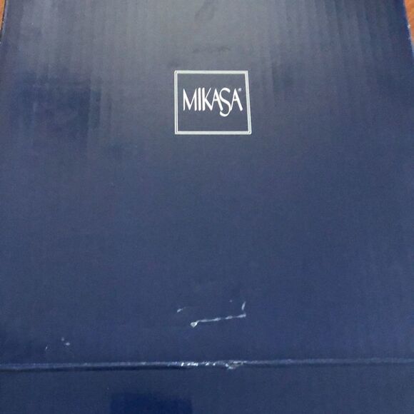 New in box MIKASA Glass beveled Picture frame. Great for weddings. - Picture 9 of 13